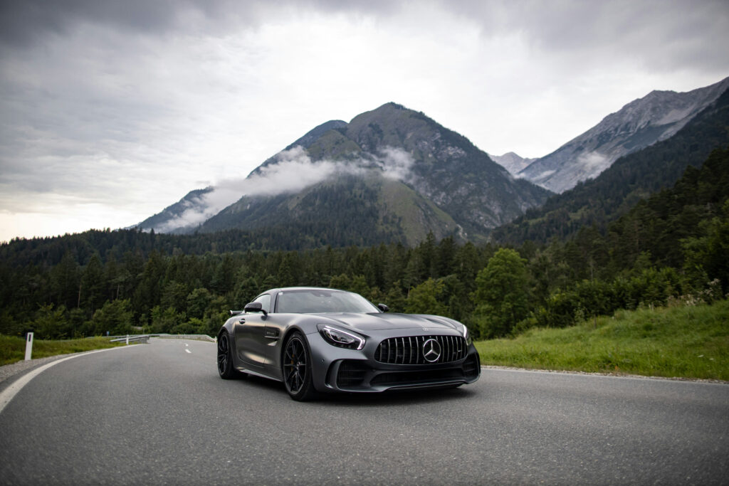 Mercedes fotografiert auf Passstraße in Österreich – Wagenthaler Performance