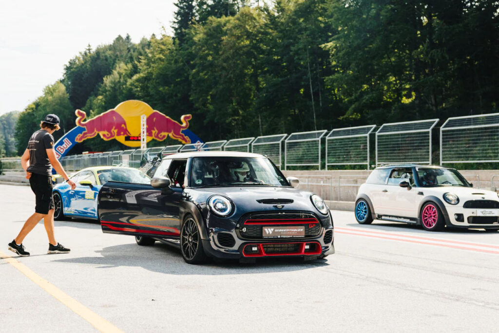 Mini GP3 F56 John Cooper Works auf der Rennstrecke